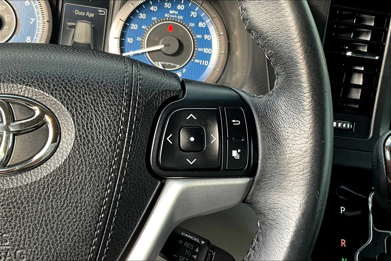 2017 Toyota Sienna XLE - Photo 25
