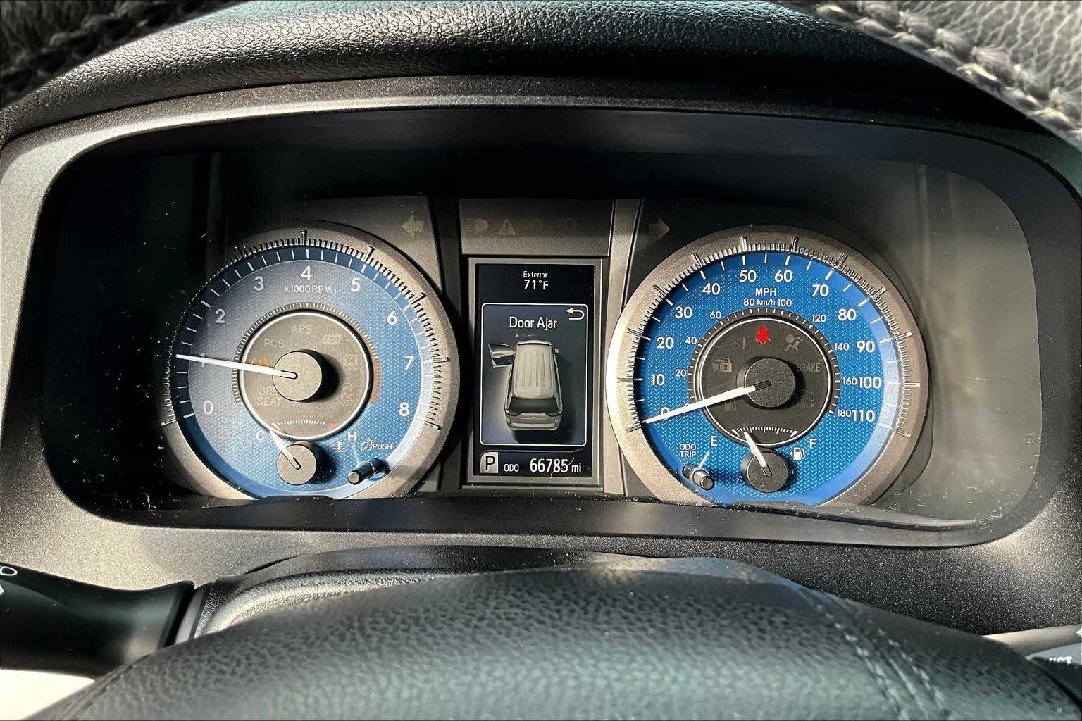 2017 Toyota Sienna XLE - Photo 26