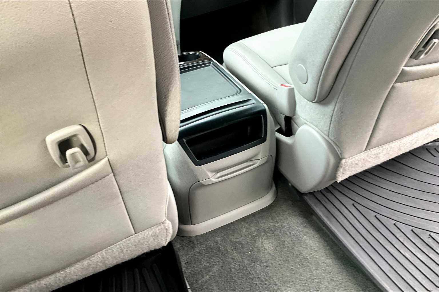 2017 Toyota Sienna XLE - Photo 28