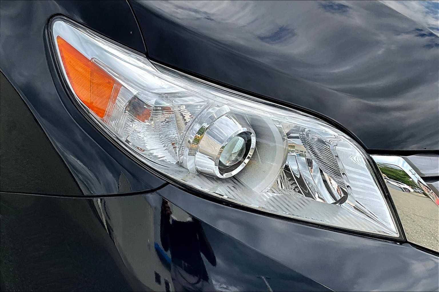 2017 Toyota Sienna XLE - Photo 33