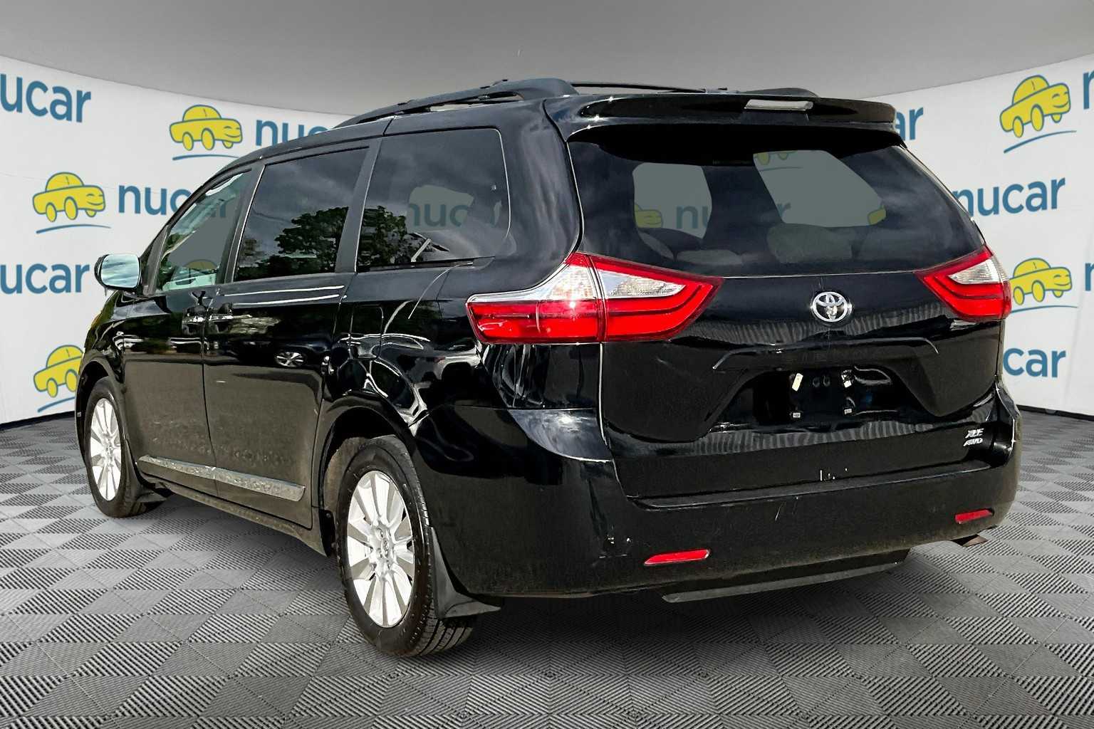 2017 Toyota Sienna XLE - Photo 4