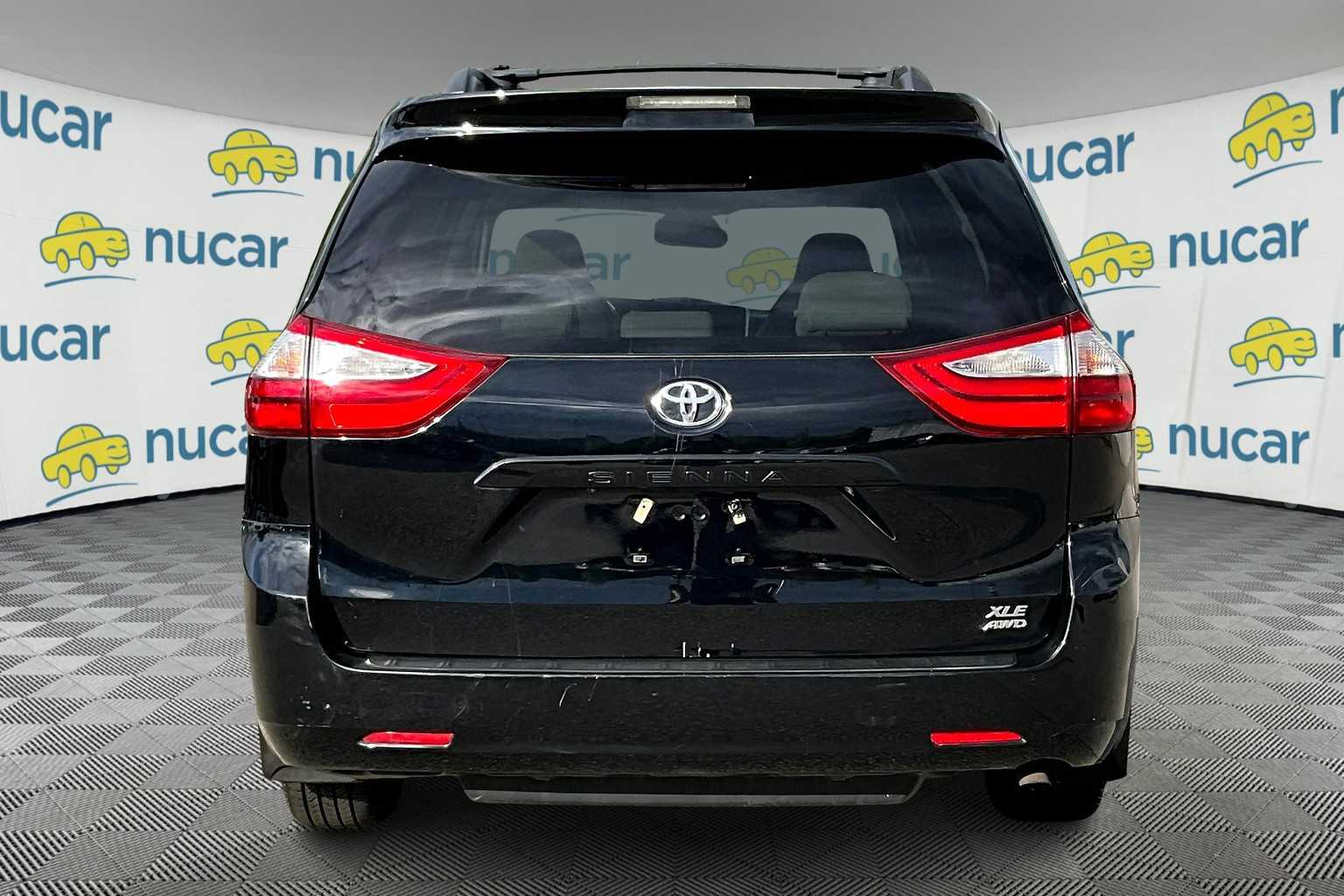 2017 Toyota Sienna XLE - Photo 5