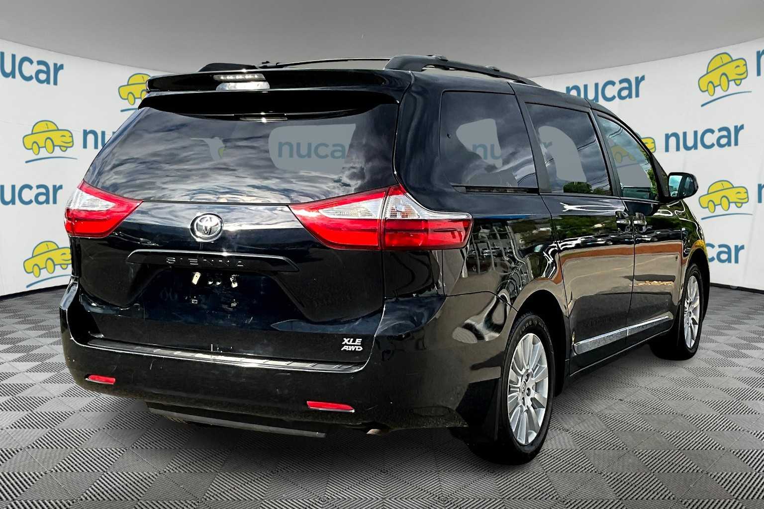 2017 Toyota Sienna XLE - Photo 6