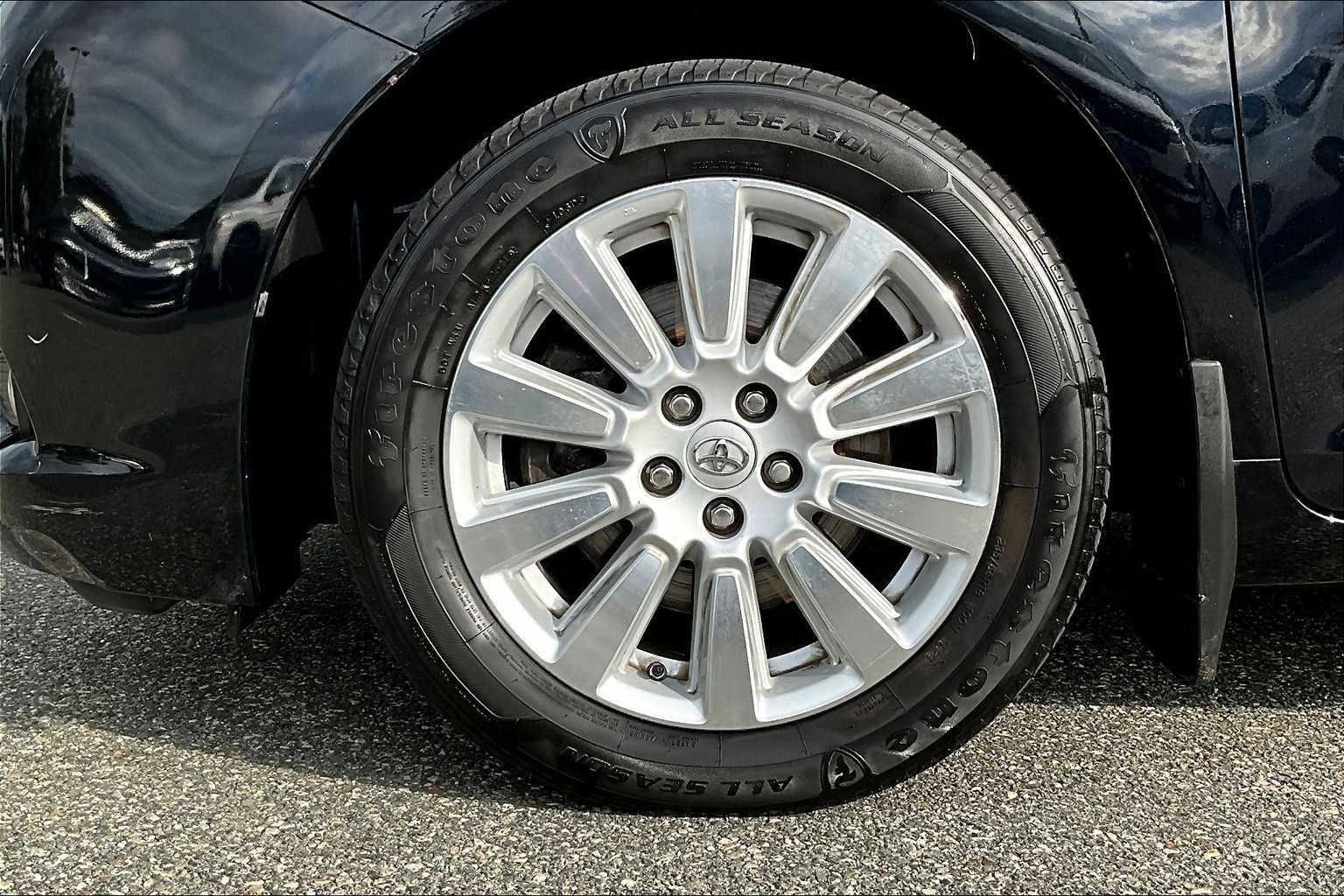 2017 Toyota Sienna XLE - Photo 7