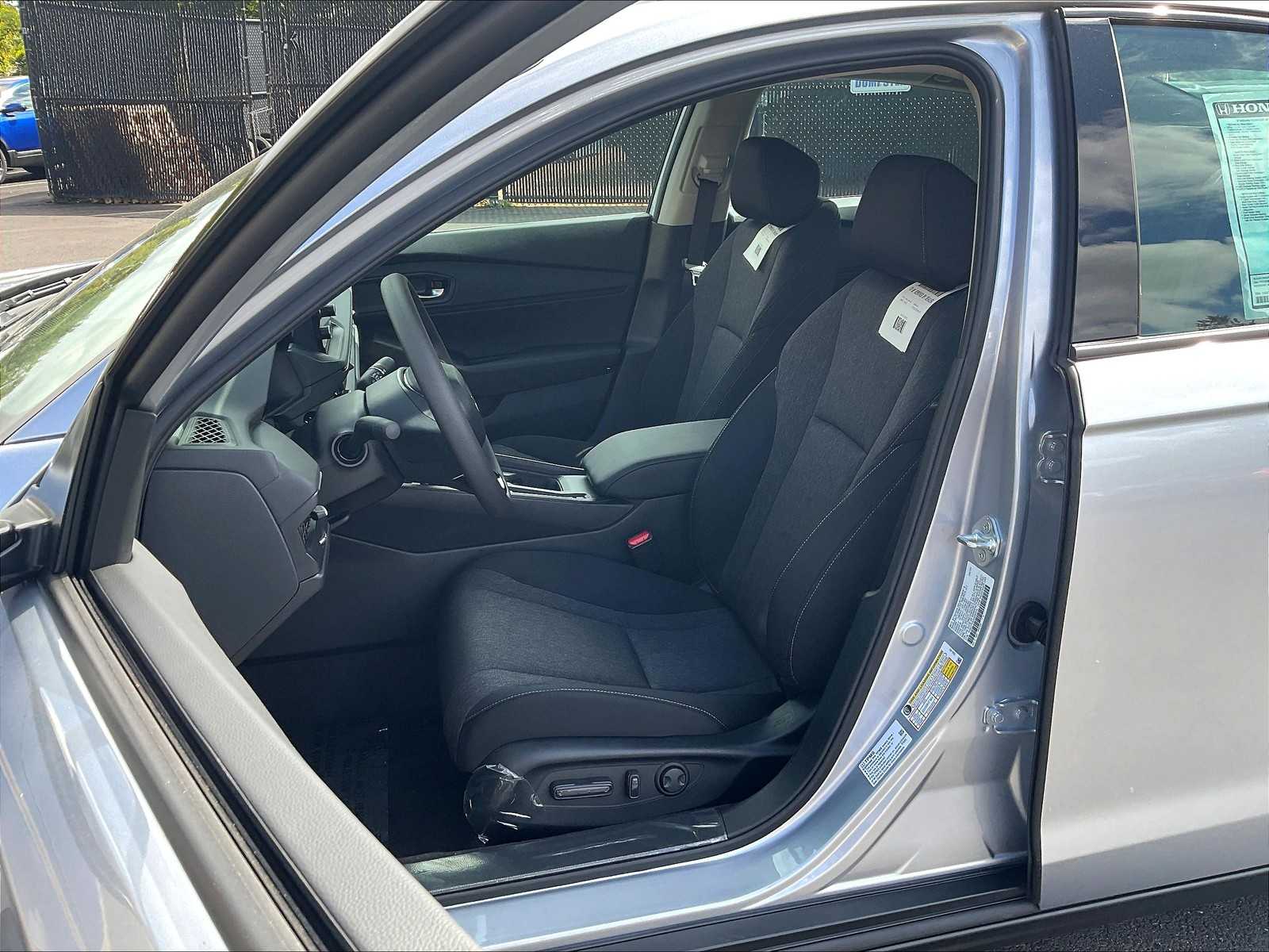 2025 Honda Accord SE - Photo 11