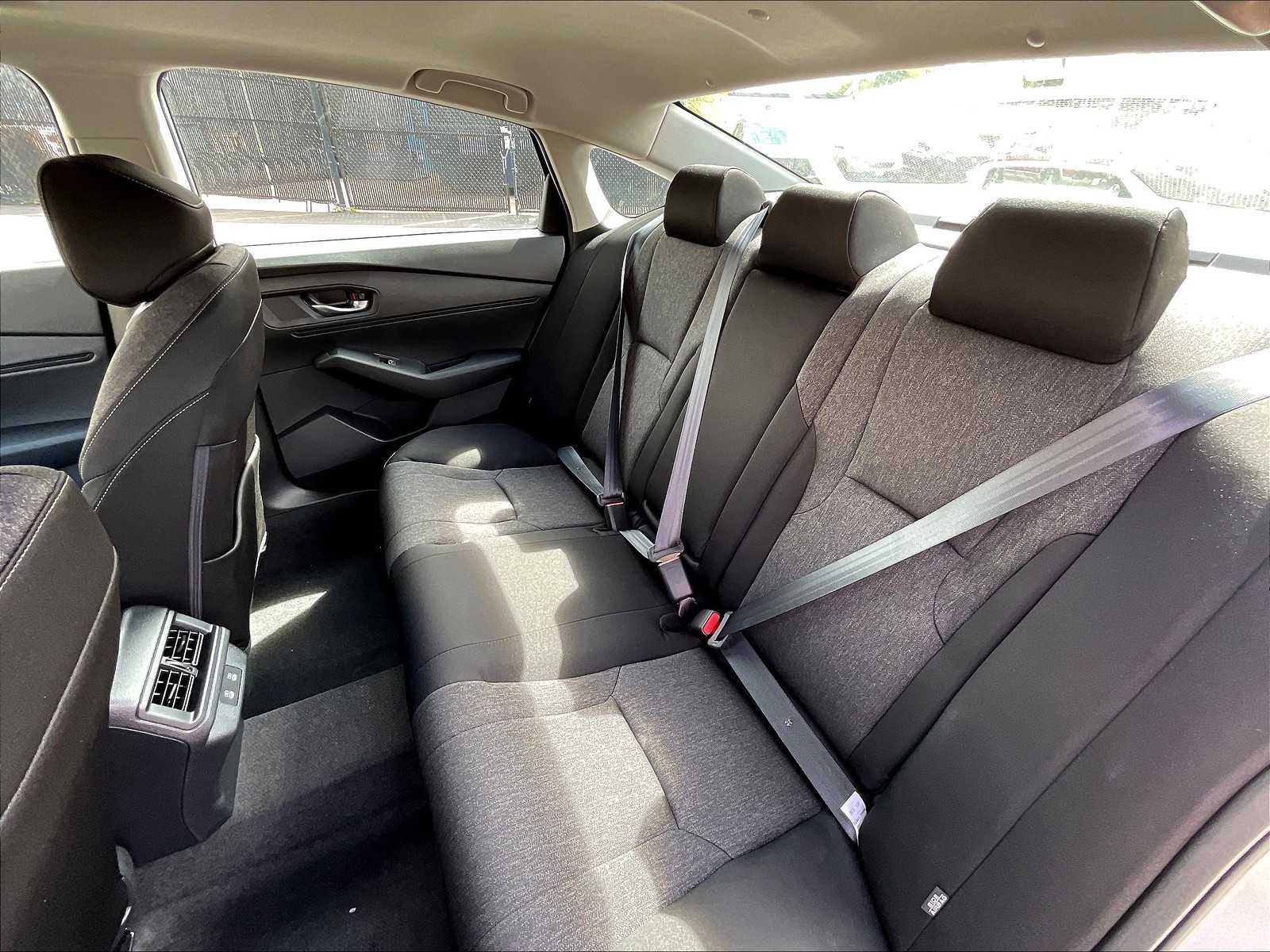 2025 Honda Accord SE - Photo 15