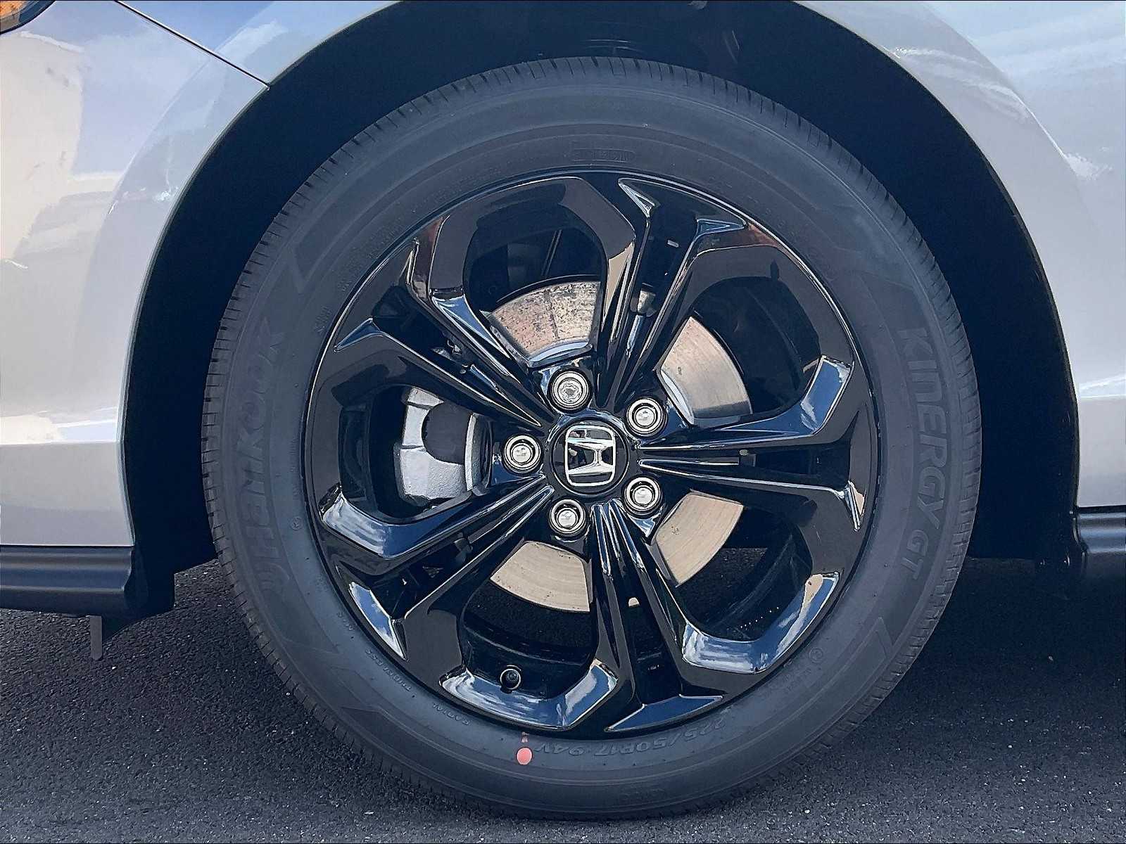 2025 Honda Accord SE - Photo 8