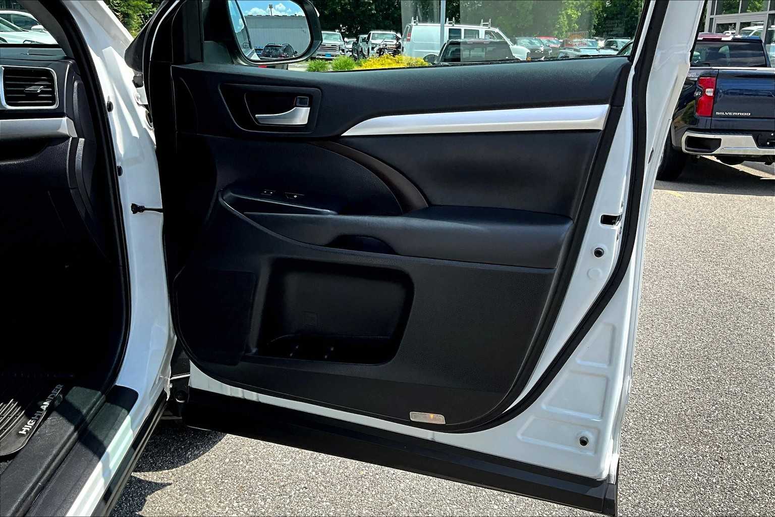 2019 Toyota Highlander XLE - Photo 12