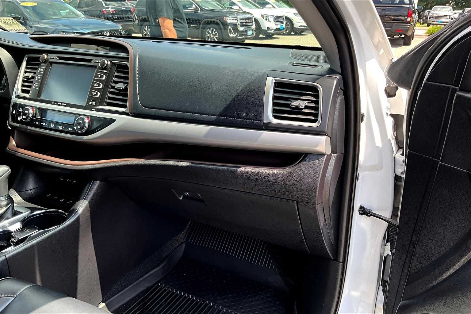 2019 Toyota Highlander XLE - Photo 13