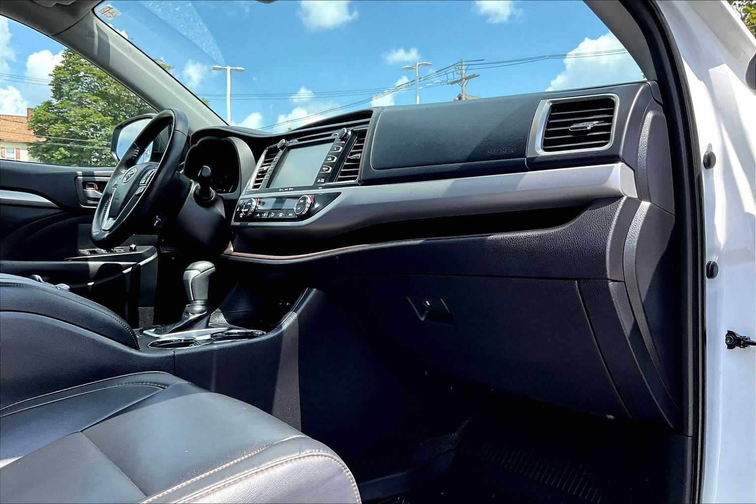 2019 Toyota Highlander XLE - Photo 14