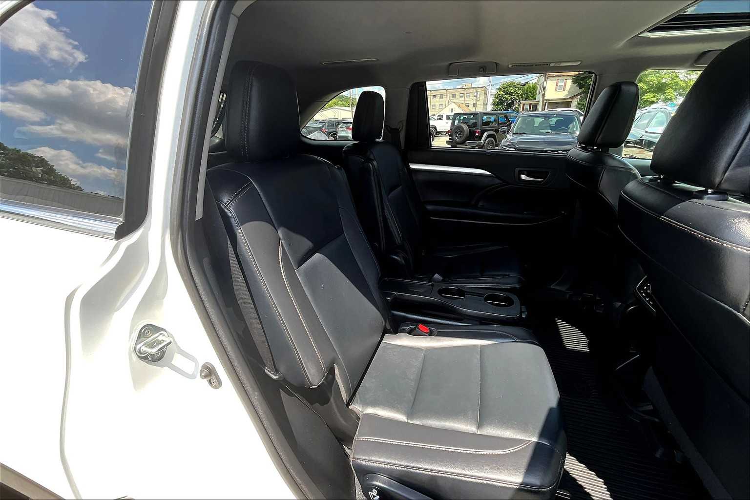 2019 Toyota Highlander XLE - Photo 16
