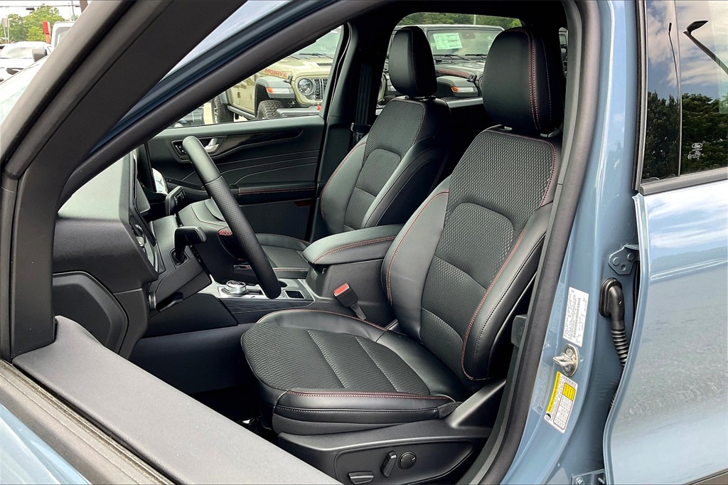 2025 Ford Escape Hybrid ST-Line Select - Photo 11