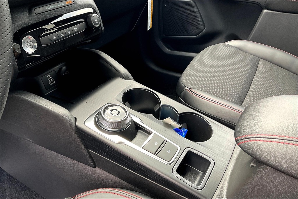 2025 Ford Escape Hybrid ST-Line Select - Photo 14