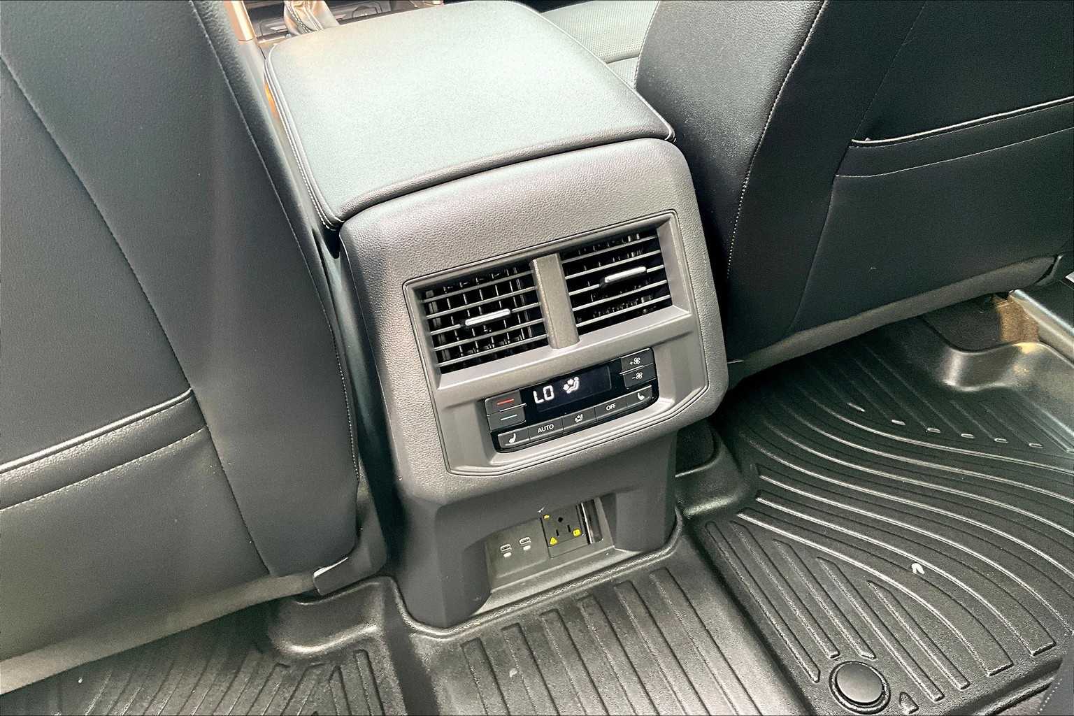 2021 Volkswagen Atlas 3.6L V6 SEL Premium R-Line - Photo 29