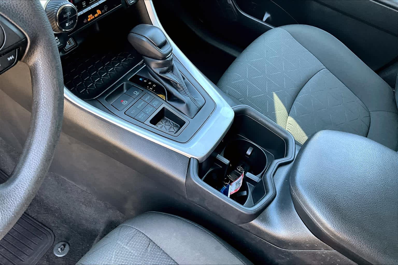2023 Toyota RAV4 XLE - Photo 39