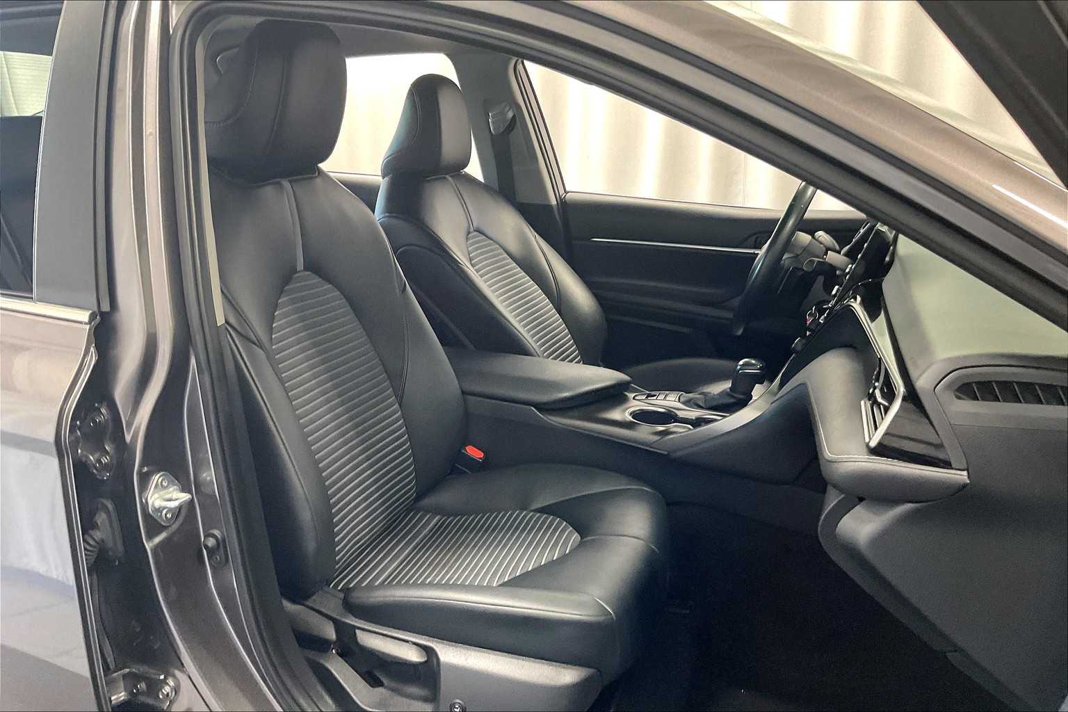 2022 Toyota Camry SE - Photo 11