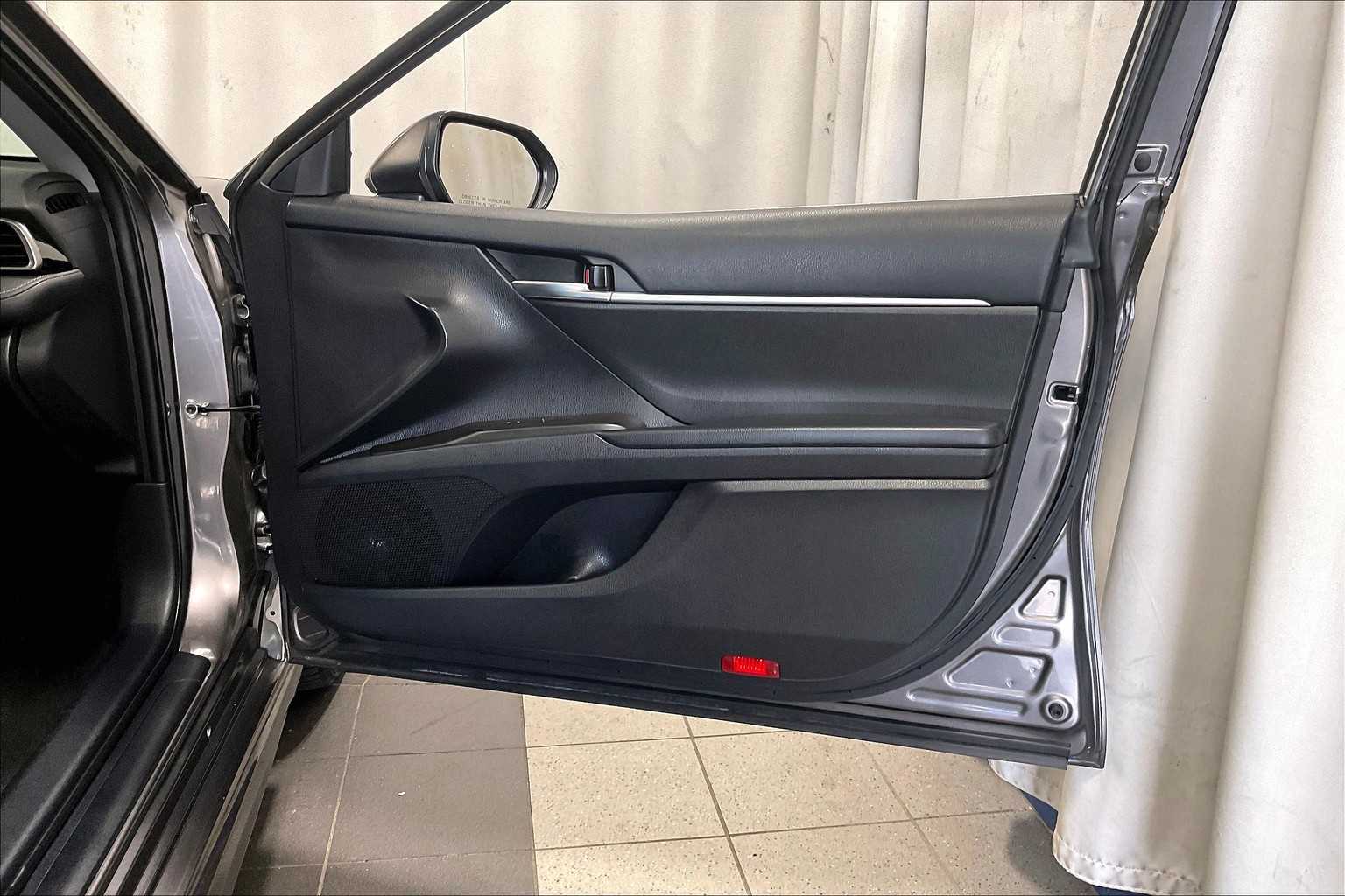 2022 Toyota Camry SE - Photo 12