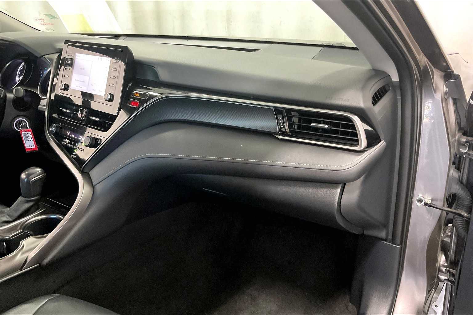 2022 Toyota Camry SE - Photo 13