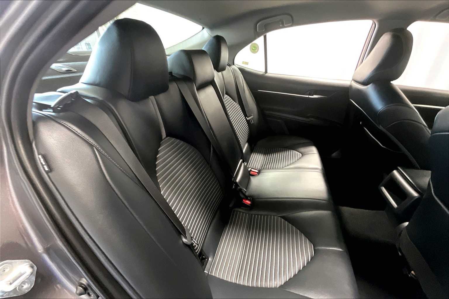 2022 Toyota Camry SE - Photo 16