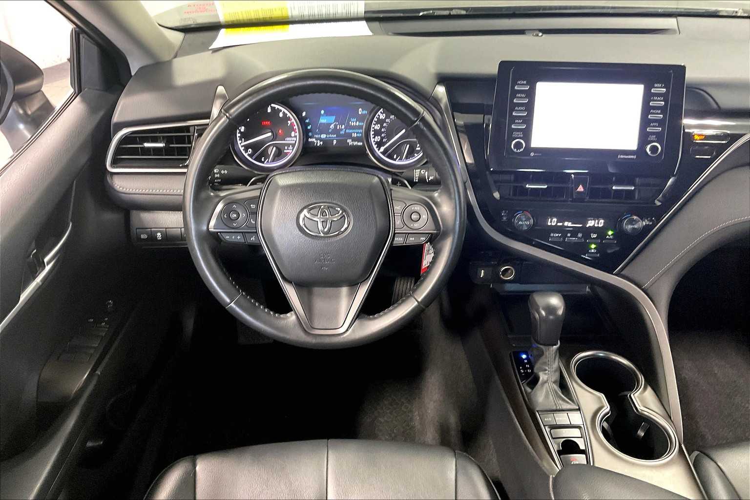 2022 Toyota Camry SE - Photo 17