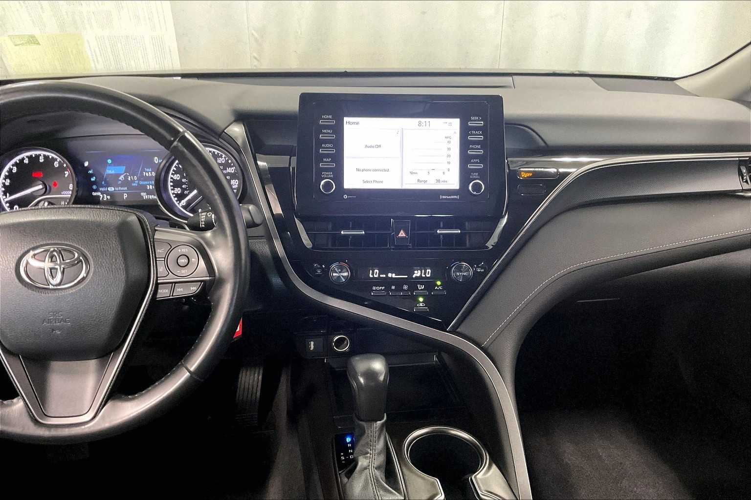 2022 Toyota Camry SE - Photo 18