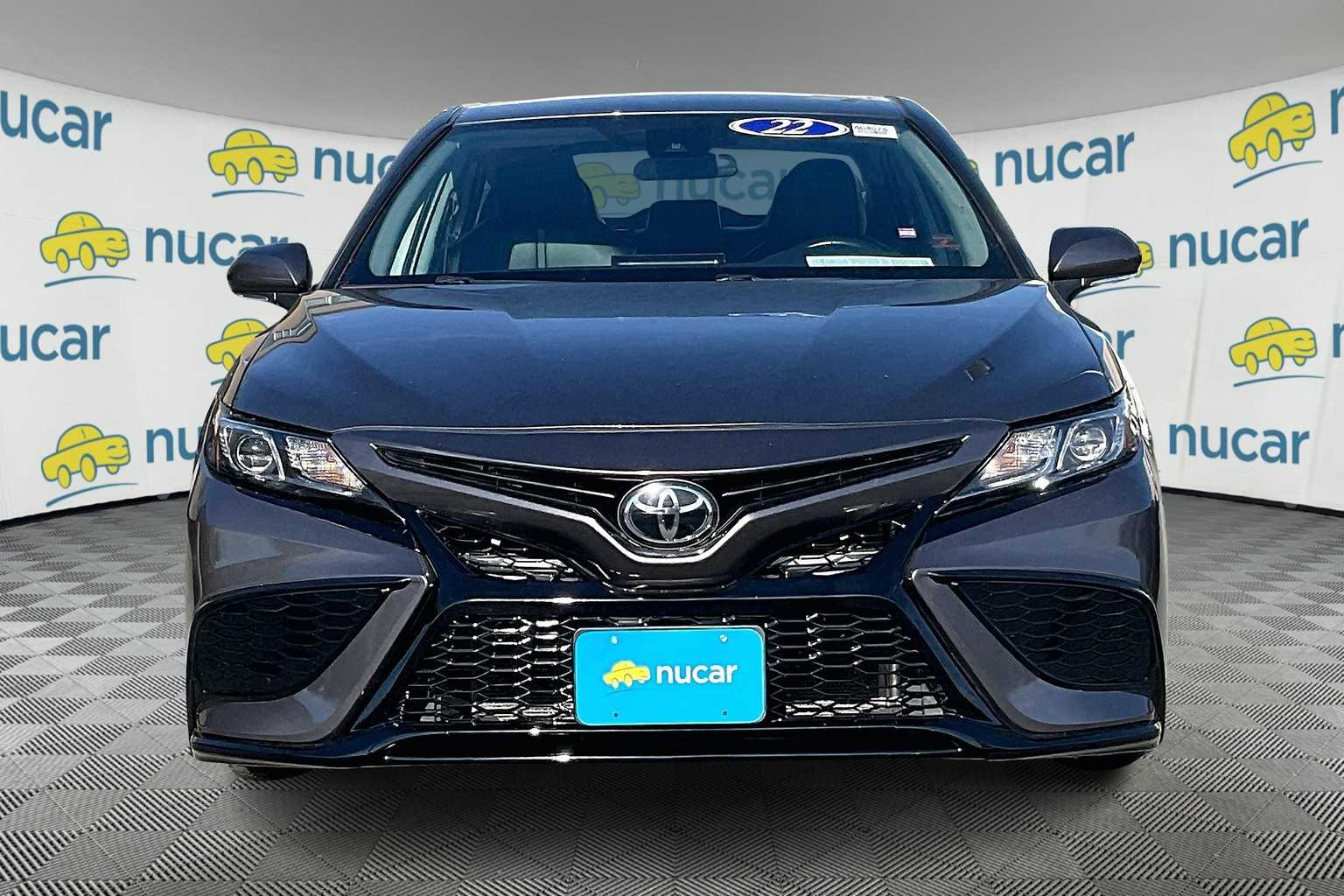 2022 Toyota Camry SE - Photo 2