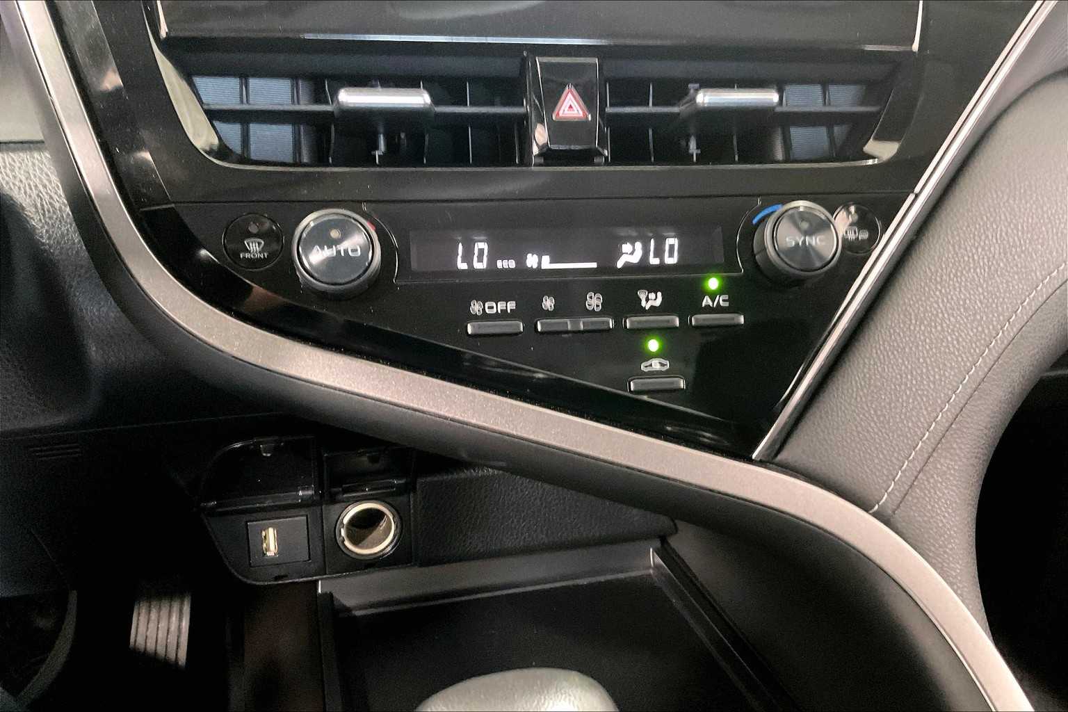 2022 Toyota Camry SE - Photo 25