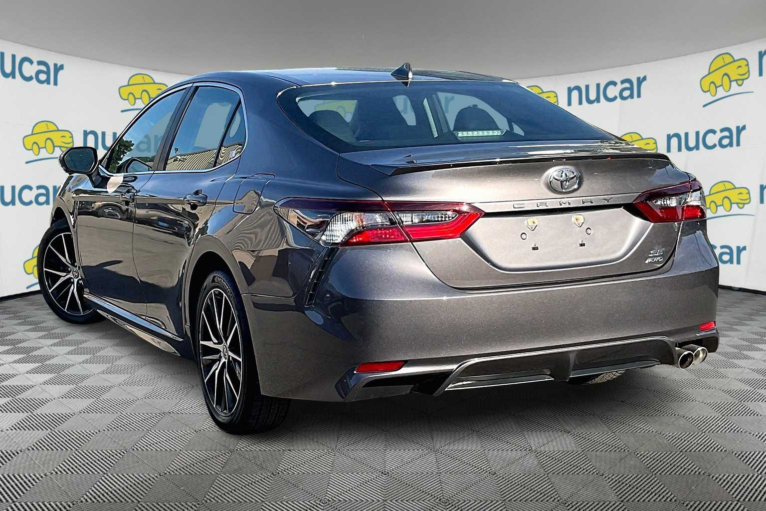 2022 Toyota Camry SE - Photo 4