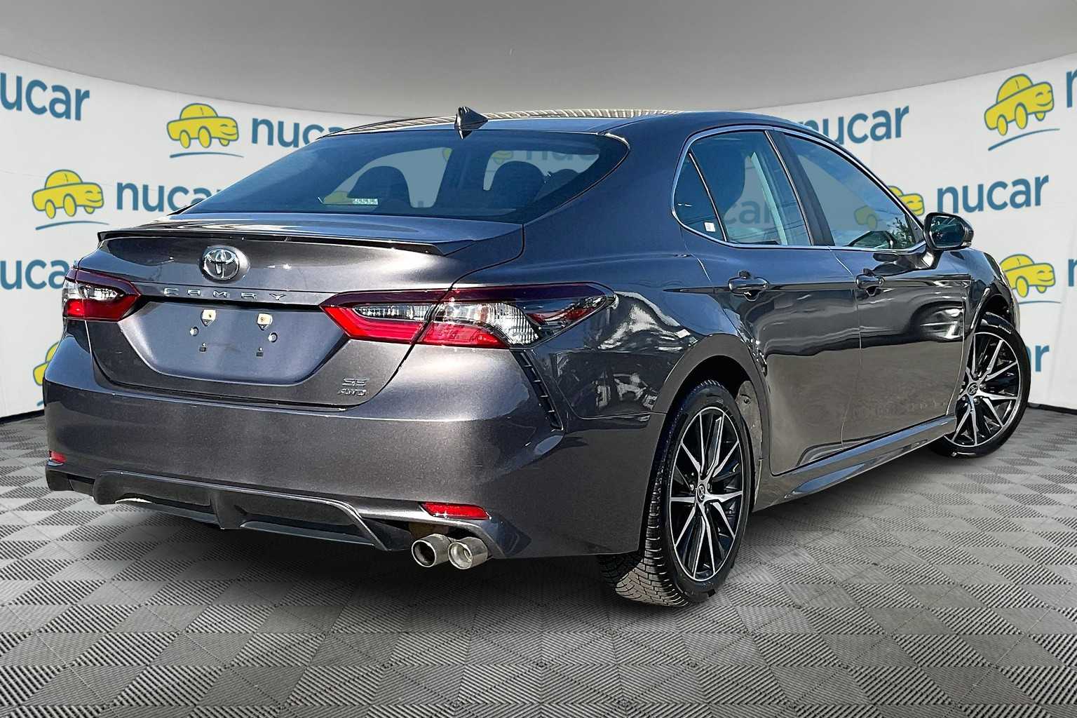 2022 Toyota Camry SE - Photo 6