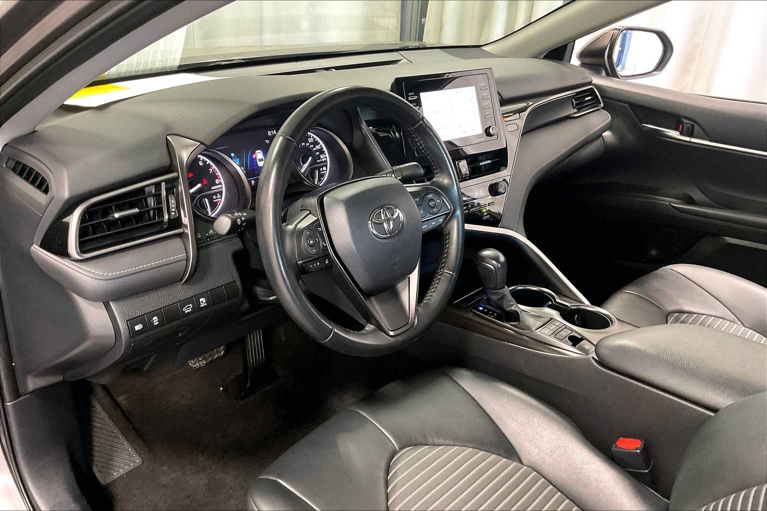 2022 Toyota Camry SE - Photo 8