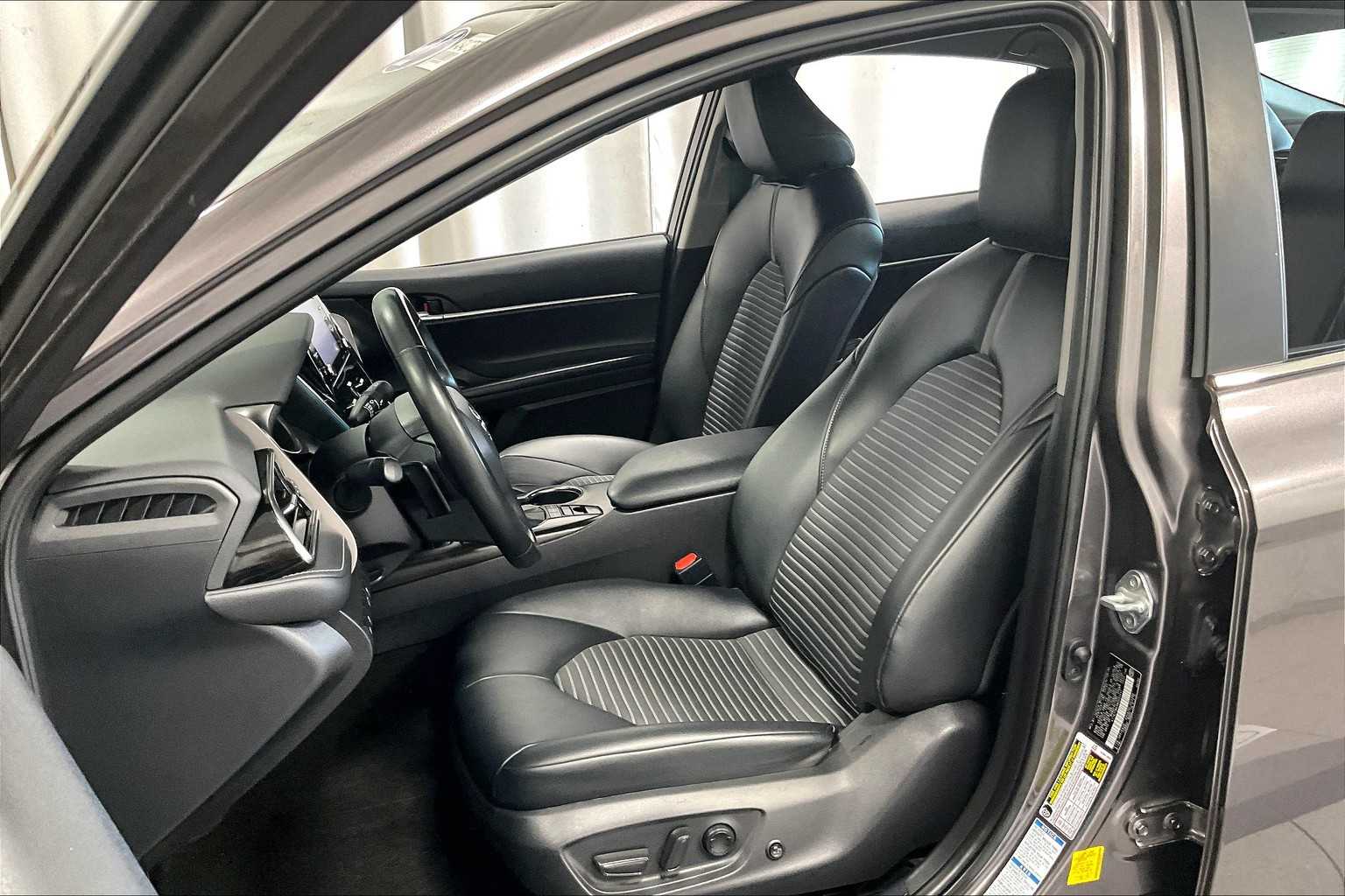 2022 Toyota Camry SE - Photo 10