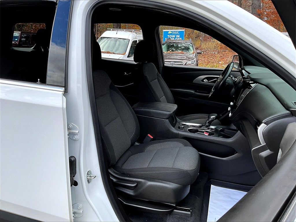 2022 Chevrolet Traverse LT - Photo 11