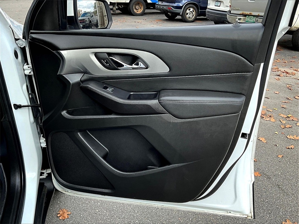 2022 Chevrolet Traverse LT - Photo 12