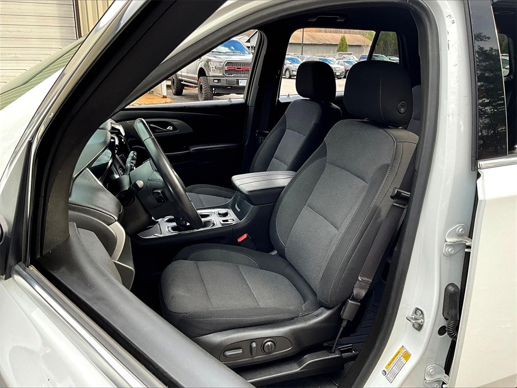 2022 Chevrolet Traverse LT - Photo 10
