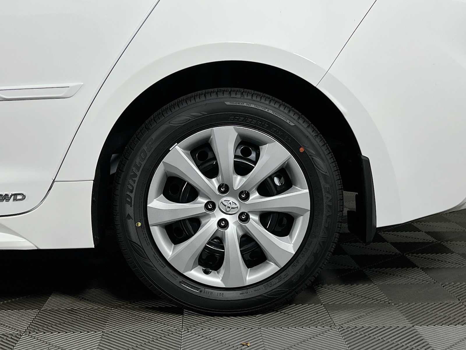 2026 Toyota Corolla Hybrid LE - Photo 18