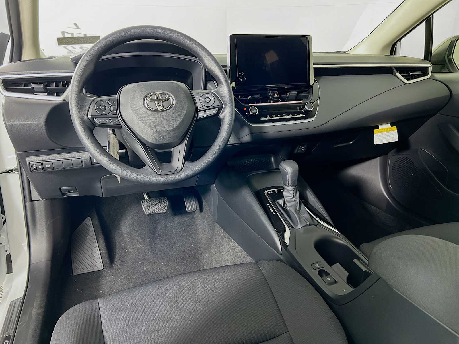 2026 Toyota Corolla Hybrid LE - Photo 6