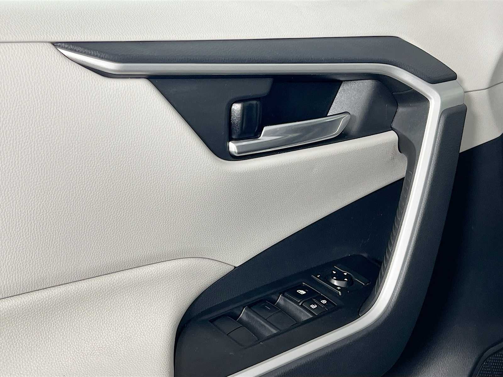 2019 Toyota RAV4 XLE - Photo 17