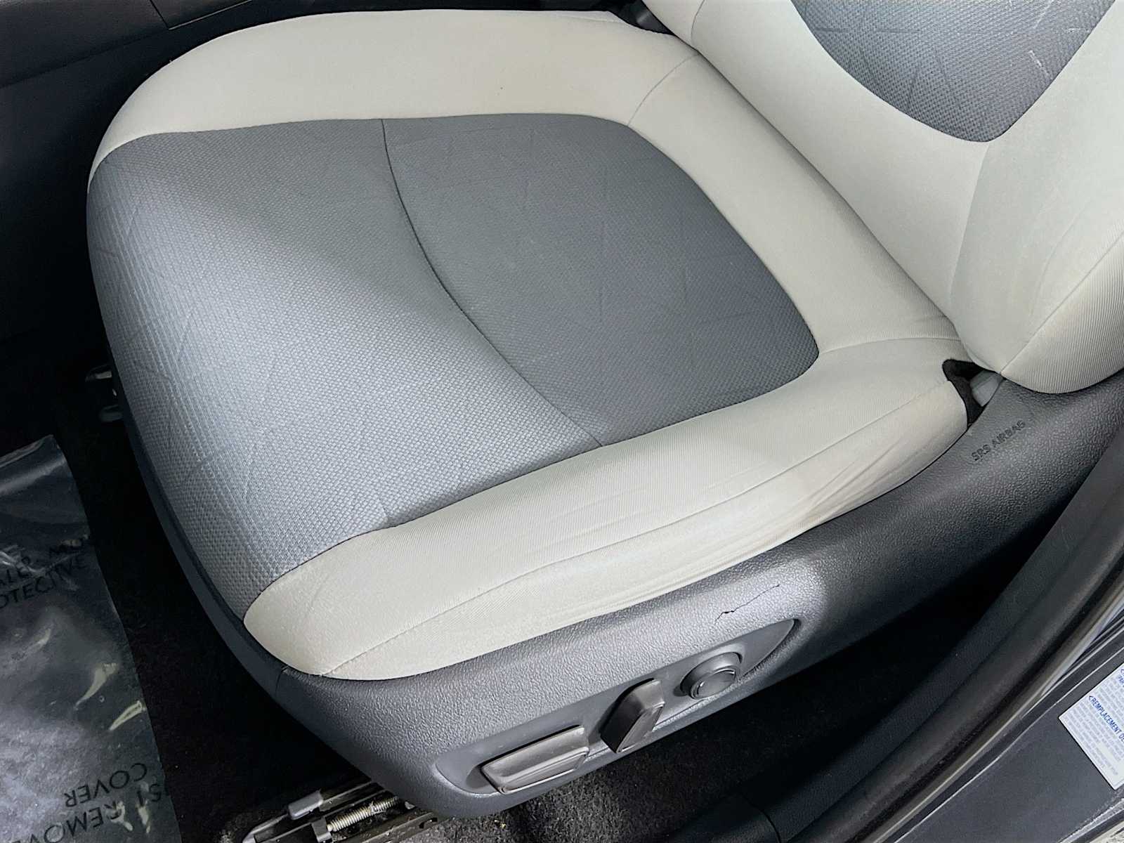 2019 Toyota RAV4 XLE - Photo 19