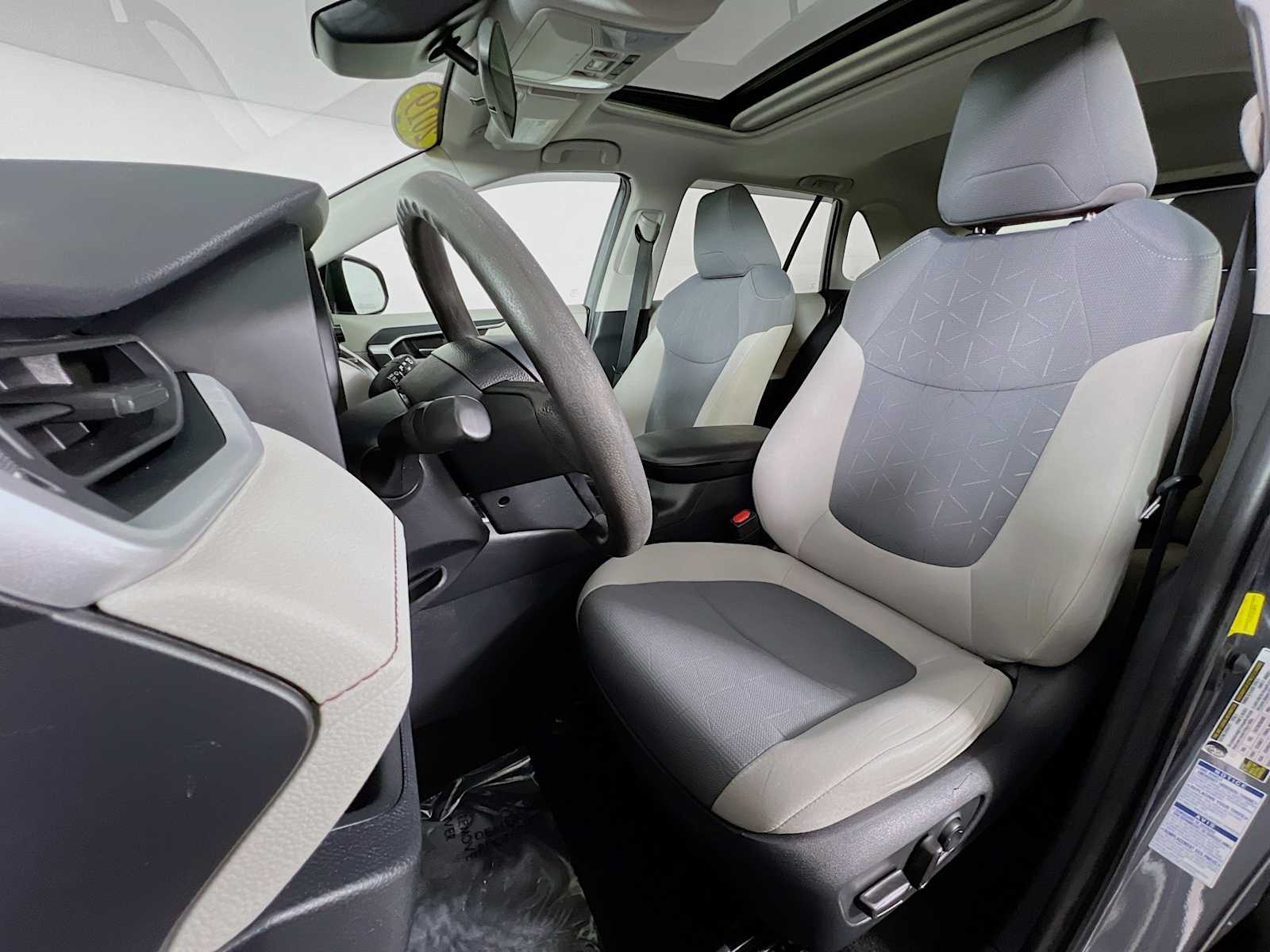 2019 Toyota RAV4 XLE - Photo 21