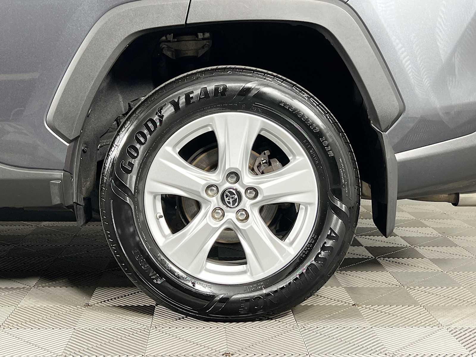 2019 Toyota RAV4 XLE - Photo 32