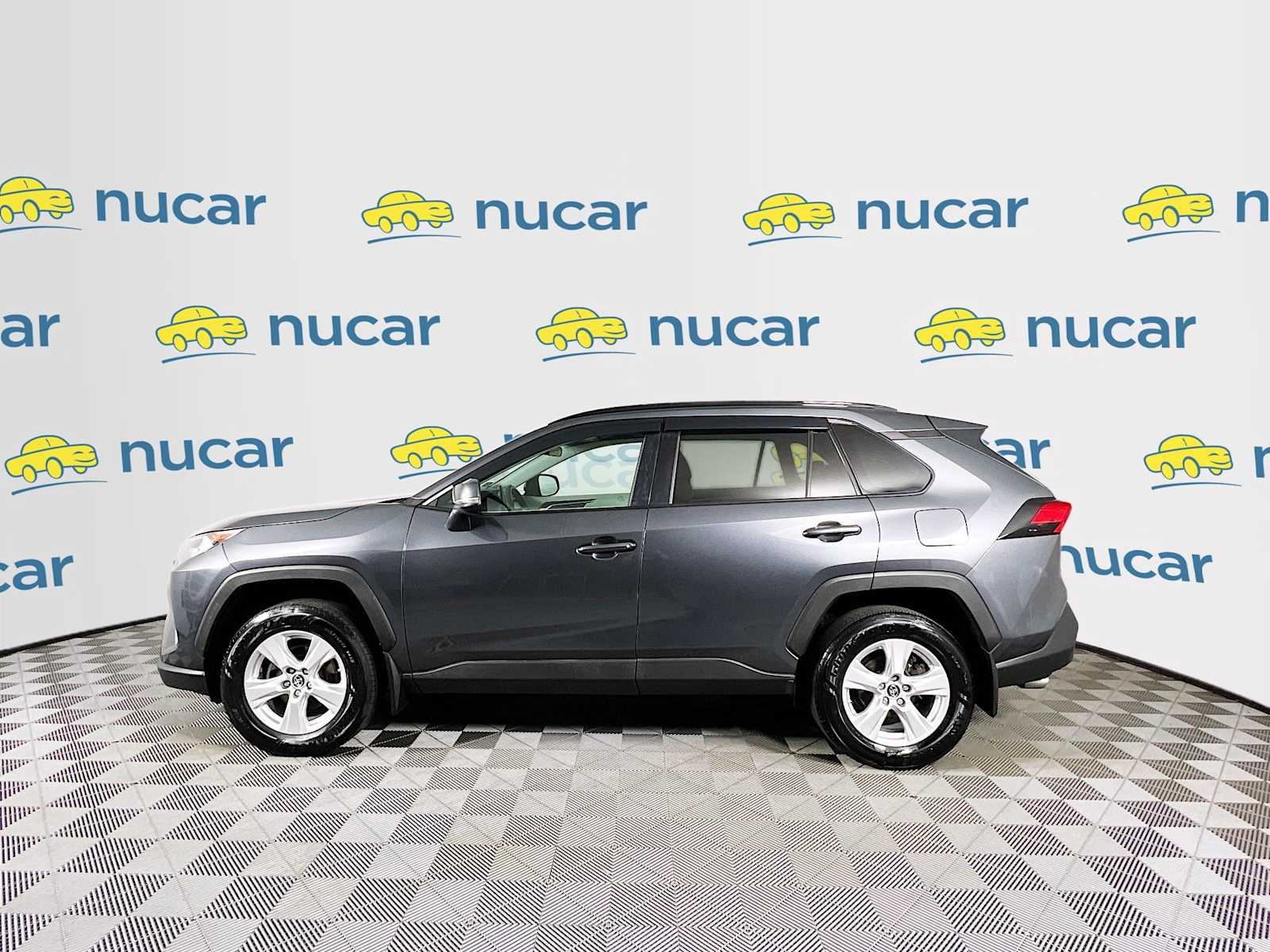 2019 Toyota RAV4 XLE - Photo 4