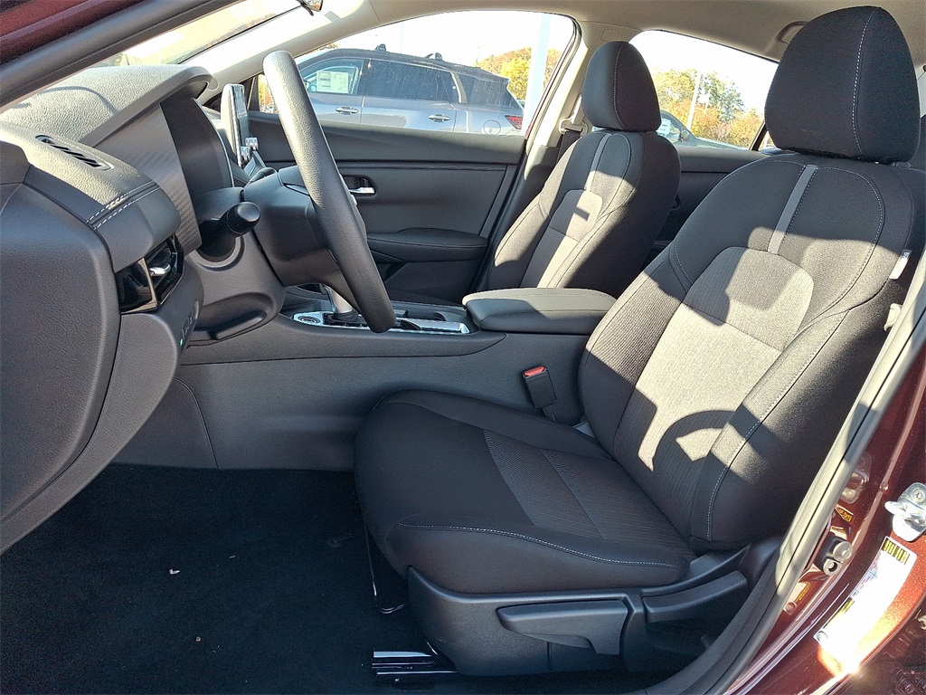 2025 Nissan Sentra SV - Photo 9