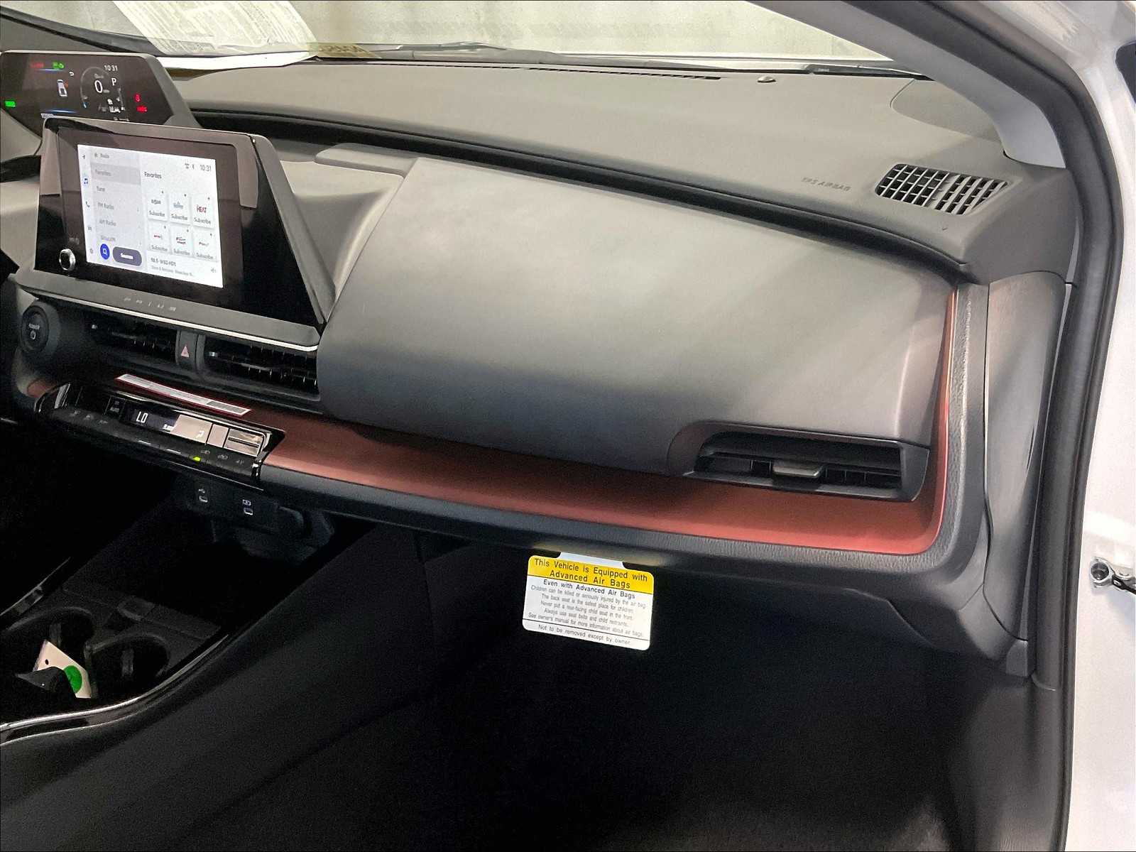 2024 Toyota Prius Prime SE - Photo 13