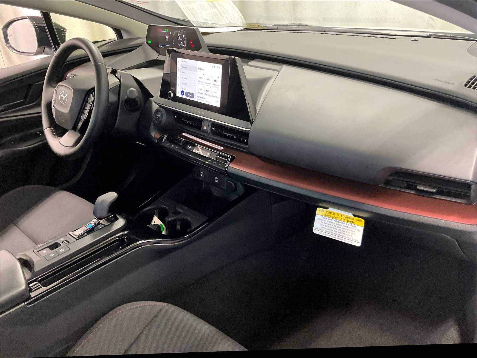 2024 Toyota Prius Prime SE - Photo 14