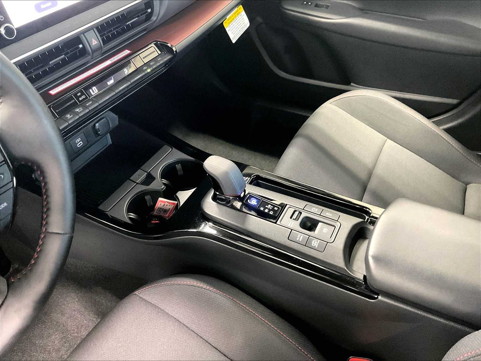 2024 Toyota Prius Prime SE - Photo 20