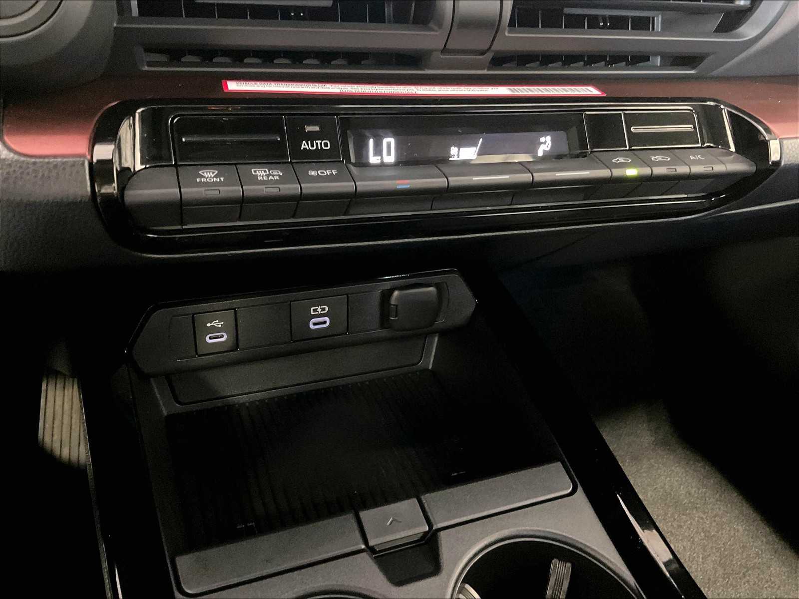 2024 Toyota Prius Prime SE - Photo 25