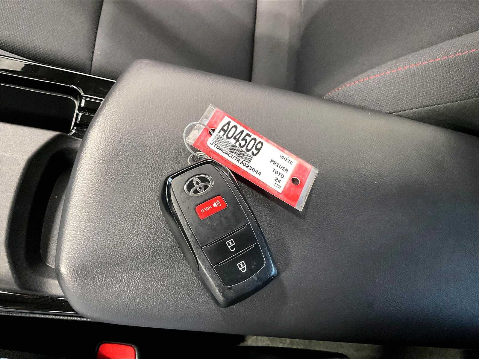 2024 Toyota Prius Prime SE - Photo 30