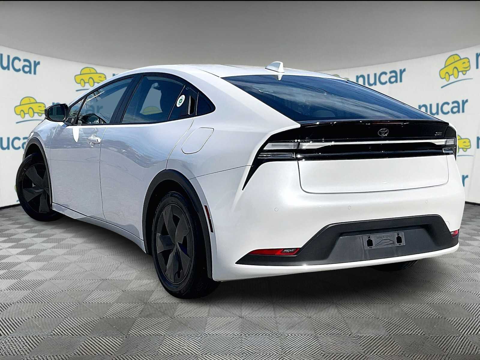 2024 Toyota Prius Prime SE - Photo 4