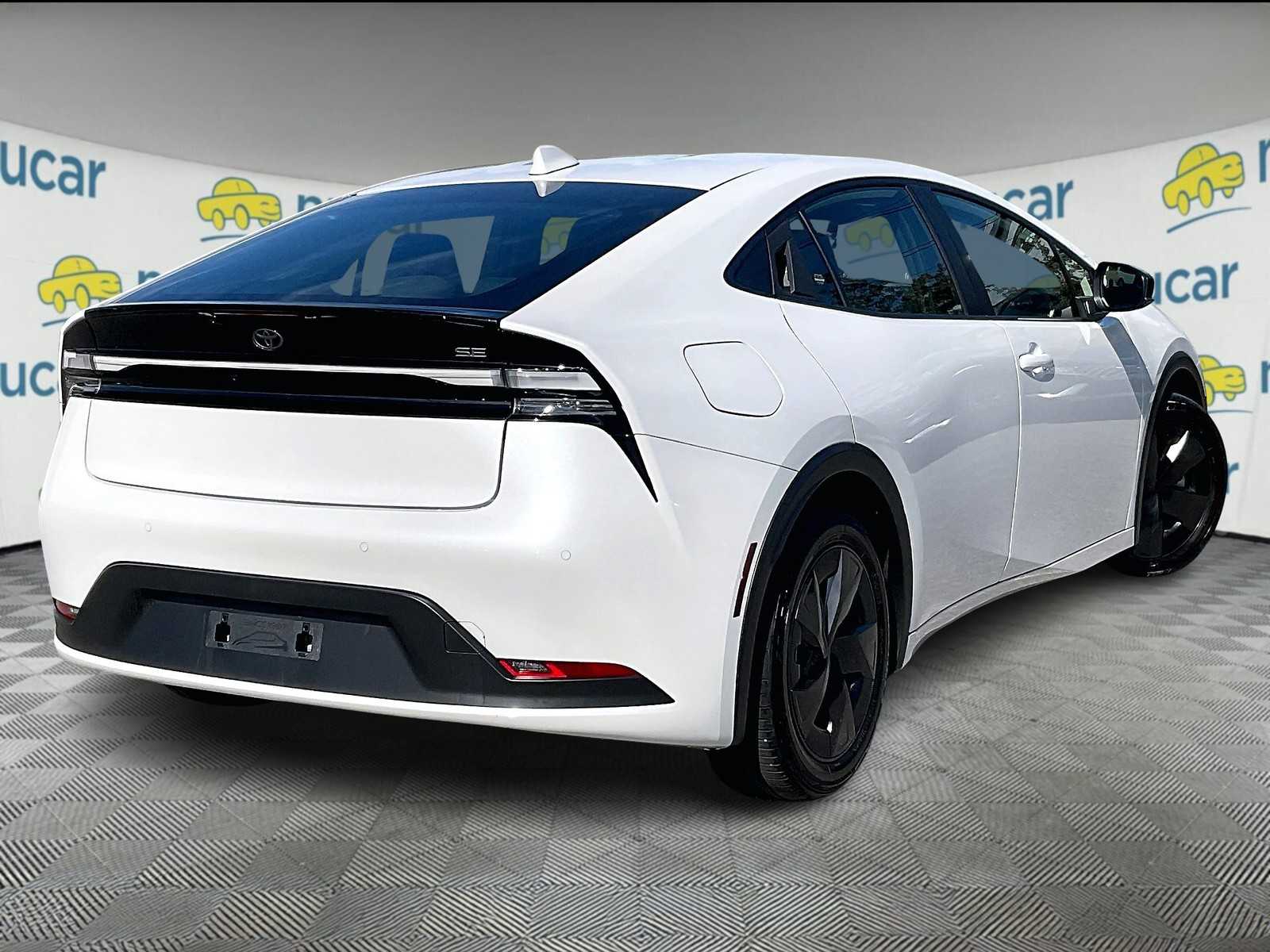 2024 Toyota Prius Prime SE - Photo 6