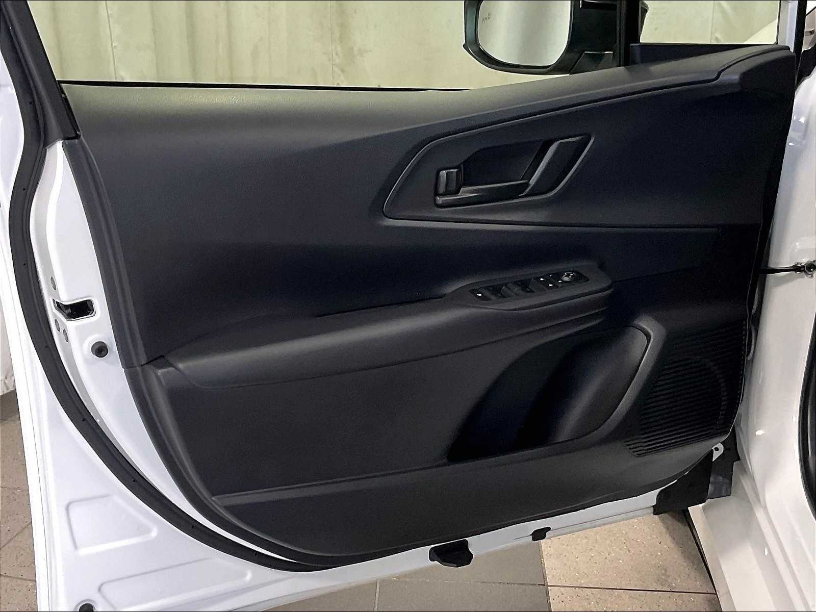 2024 Toyota Prius Prime SE - Photo 9